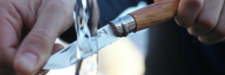 Уцененный товар Нож Opinel №8,002020 нержавеющая сталь, рукоять из оливкового дерева в картонной коробке (Сколы на лезвии, царапины.)