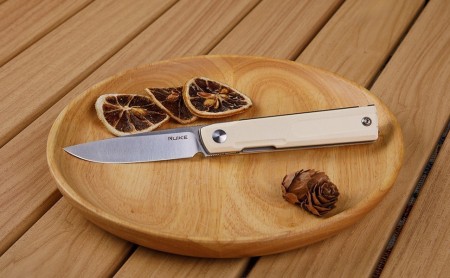 Нож складной Ruike D712-T белый