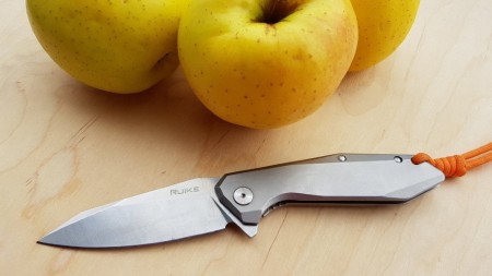 Нож складной Ruike P135-SF серебристый (2 мелкие царапинки на лезвии)