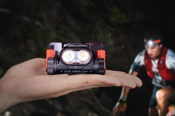 Уцененный товар. Налобный фонарь Fenix HM65R-T V2.0 черный (Витрин. образец. Поврежд. упаковка.)