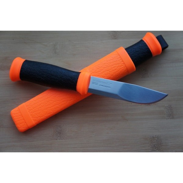 Уцененный товар Нож Morakniv Outdoor 2000 Orange, нержавеющая сталь, (Скол(зазубрина) на заточк)