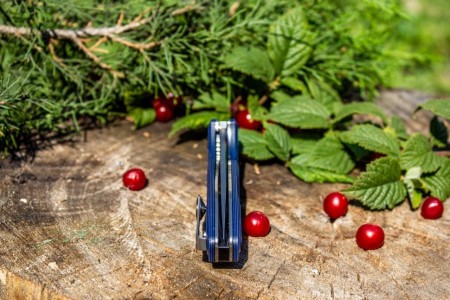 Нож складной Ruike Fang P105-Q черный/синий (Витрин. образец)