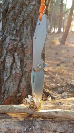 Нож Ruike P135-SF серебристый