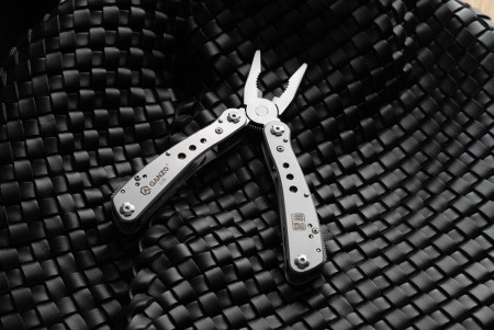 Уцененный товар Мультитул Ganzo G201 (22 в 1)(Новый. Расхождение губок)