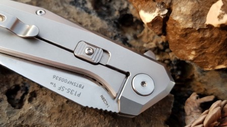 Нож складной Ruike P135-SF серебристый (2 мелкие царапинки на лезвии)