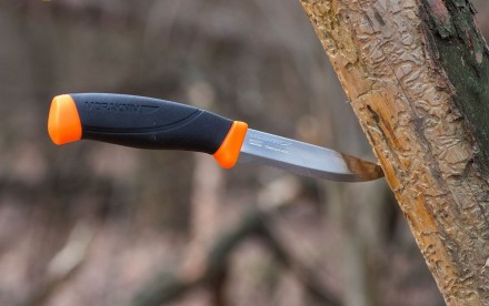 Уцененный товар Нож Morakniv Companion F Serrated, нержавеющая сталь,( Скол(зазубрина) на заточке ближе к острию)